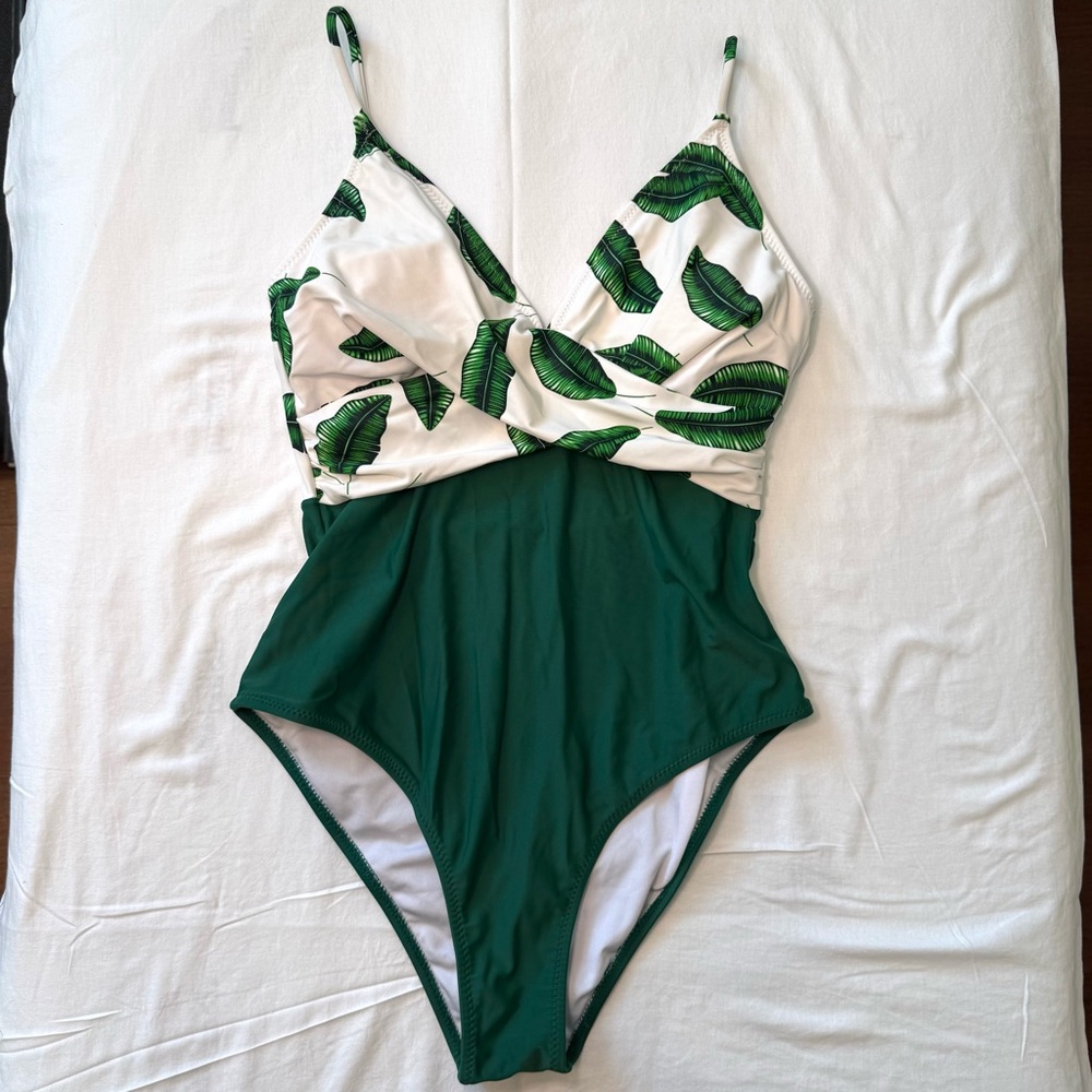 Cupshe Green Tropical One Piece Swimsuit‎ Ruched V Neck M